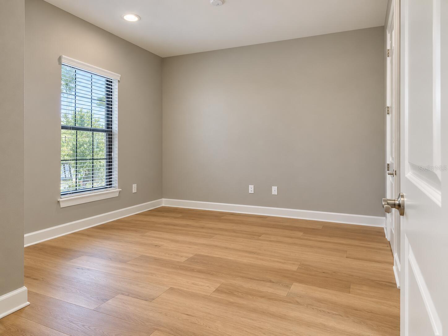8413 ALBERATA VISTA DR
