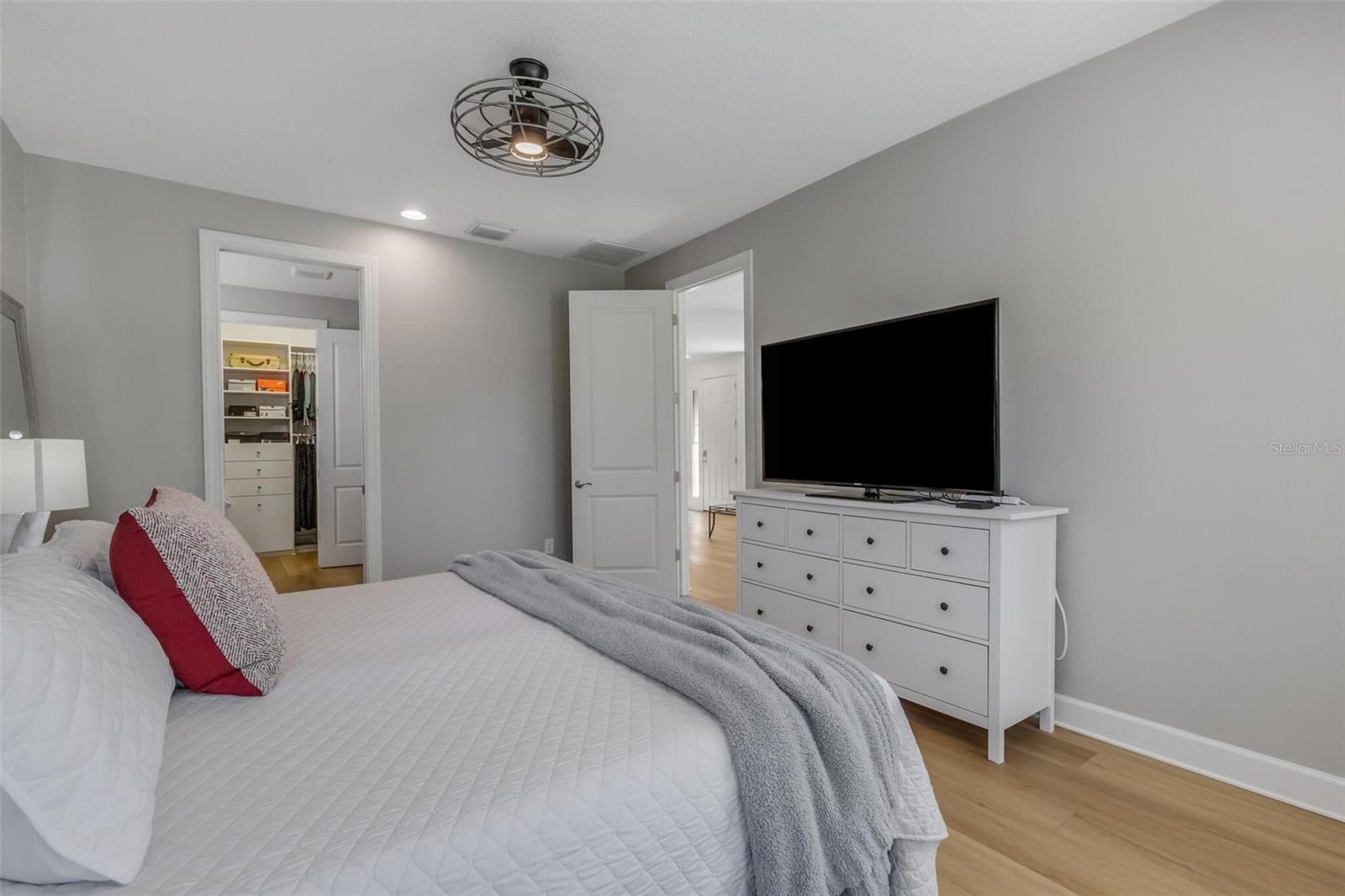 8413 ALBERATA VISTA DR