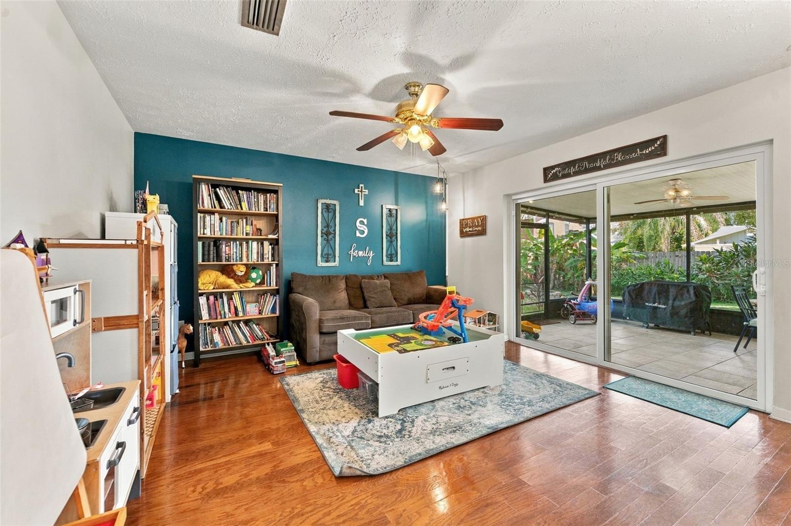 15801 COUNTRY LAKE DR