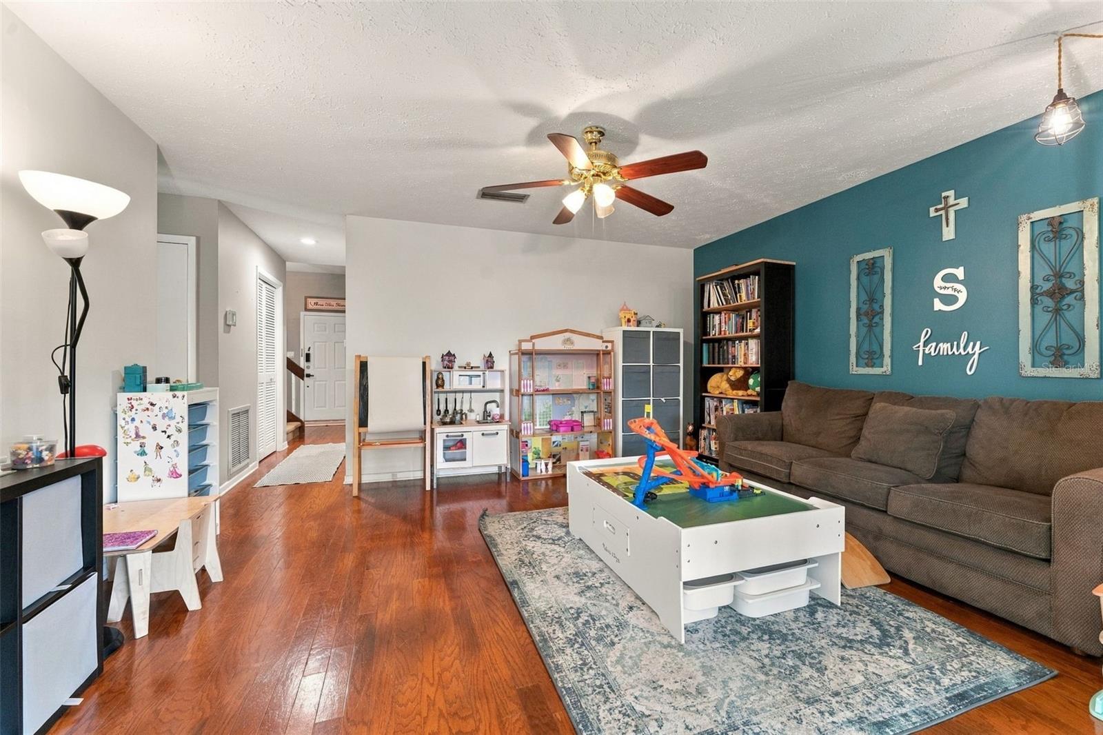 15801 COUNTRY LAKE DR