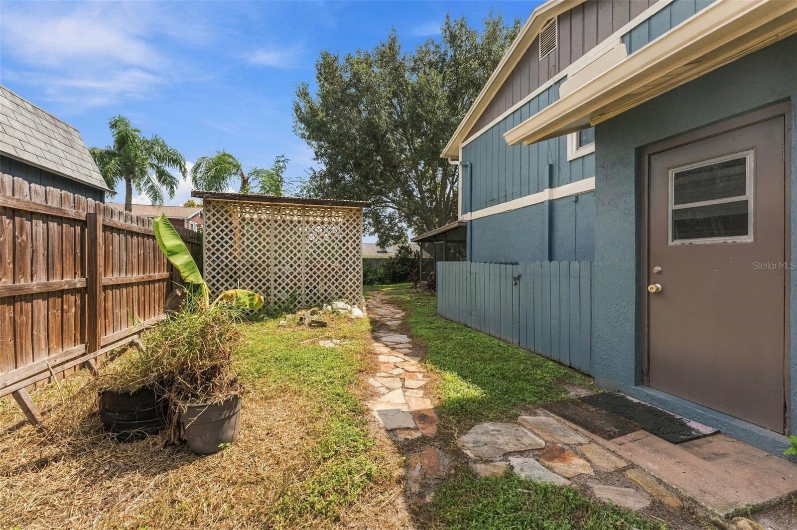 15801 COUNTRY LAKE DR