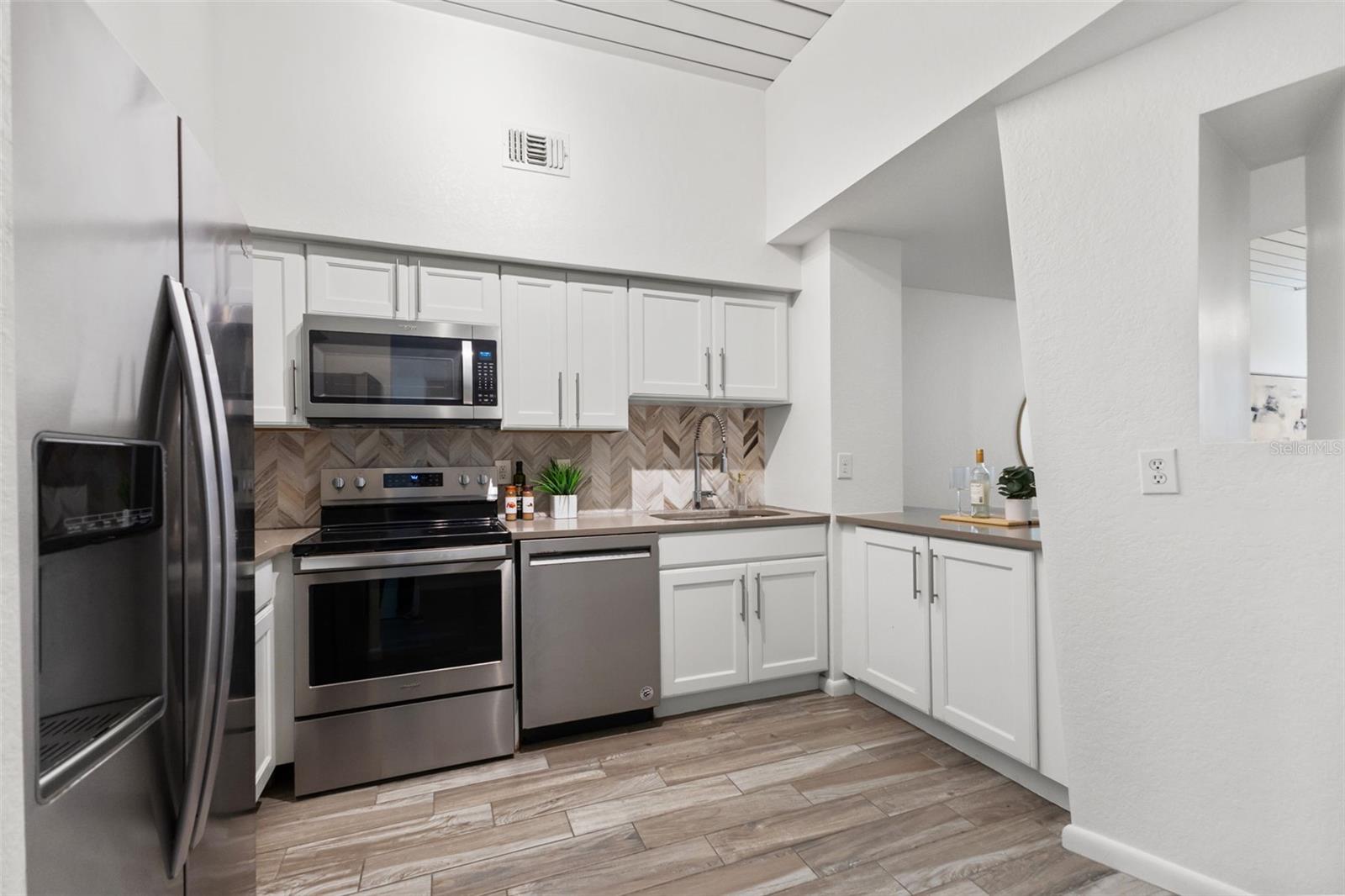 2411 W HORATIO ST #519
