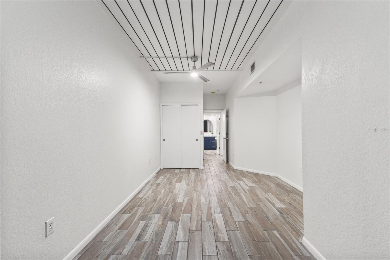 2411 W HORATIO ST #519