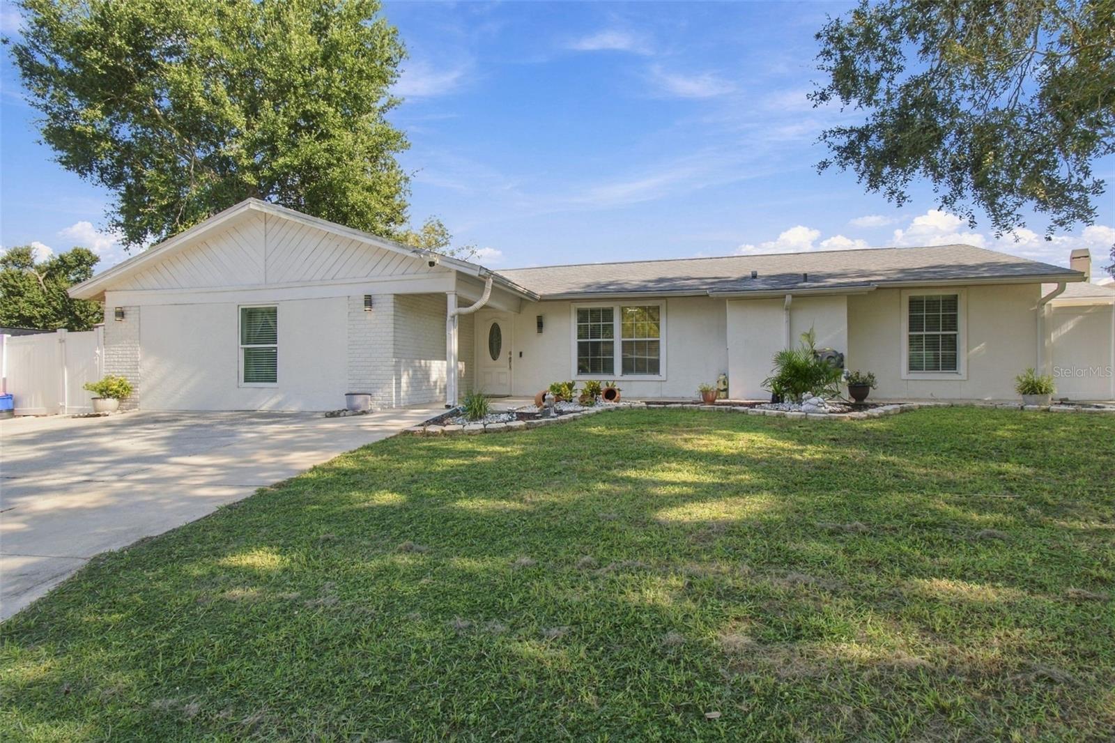 1325 OAKCREST DR