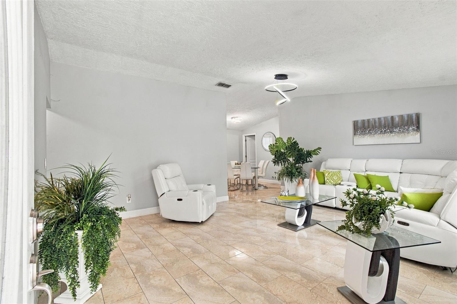 1325 OAKCREST DR