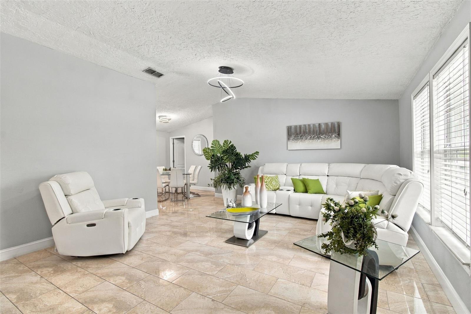 1325 OAKCREST DR