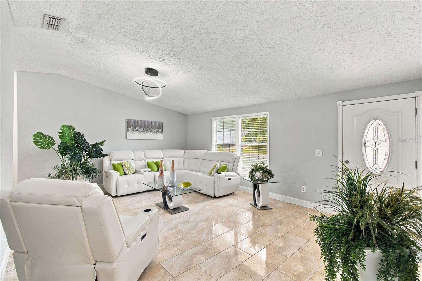1325 OAKCREST DR