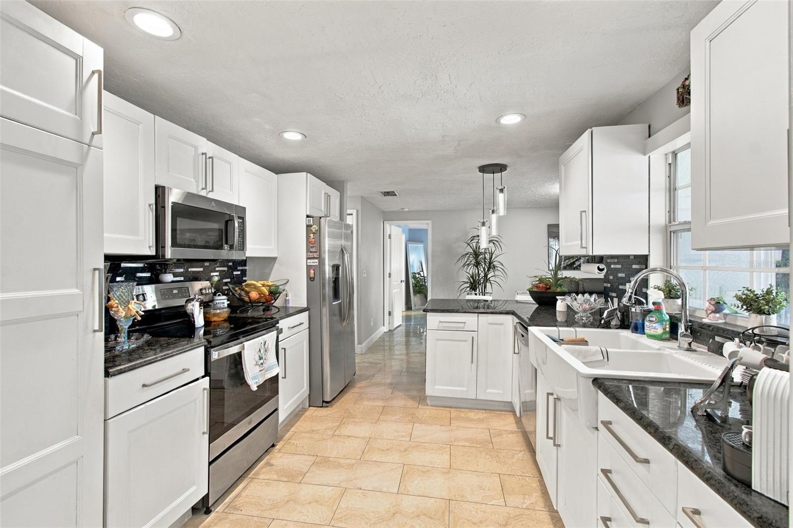 1325 OAKCREST DR