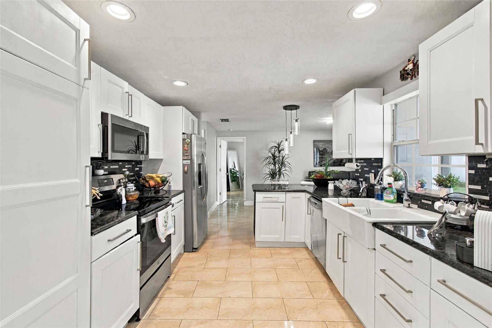 1325 OAKCREST DR
