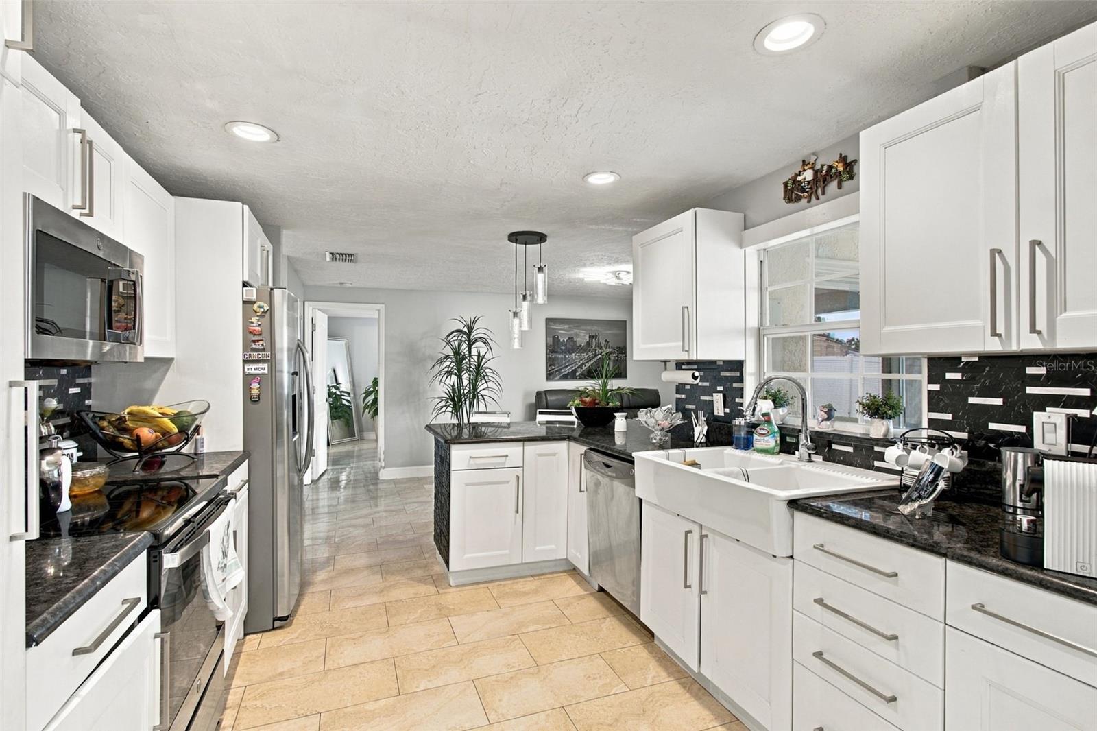 1325 OAKCREST DR