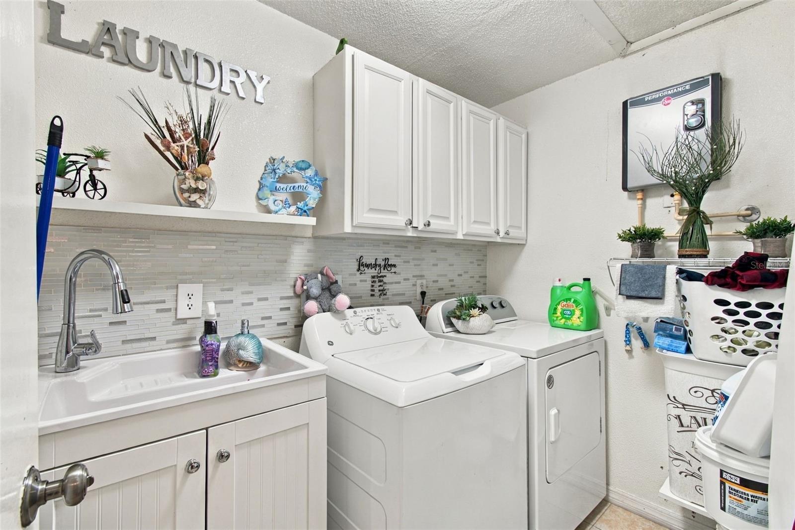 1325 OAKCREST DR