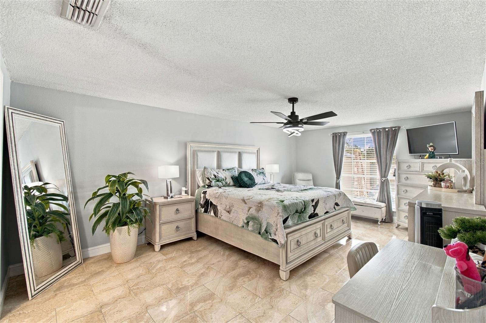 1325 OAKCREST DR