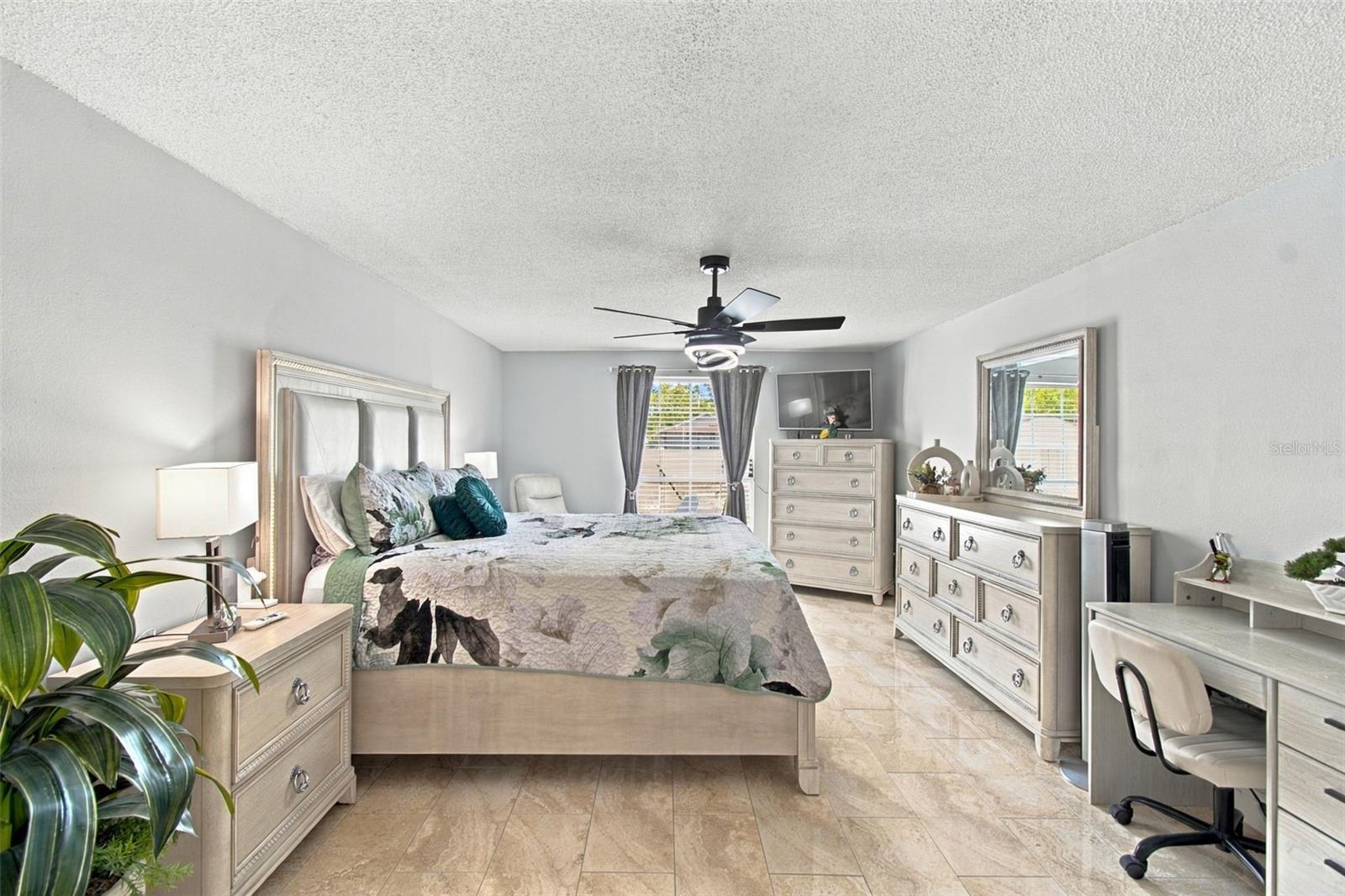 1325 OAKCREST DR