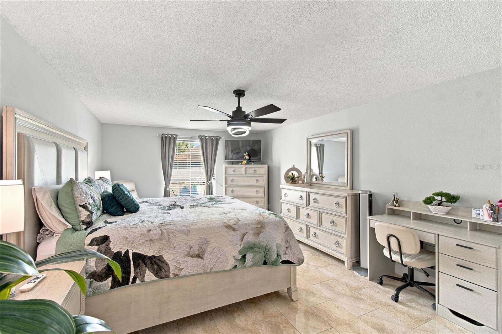 1325 OAKCREST DR