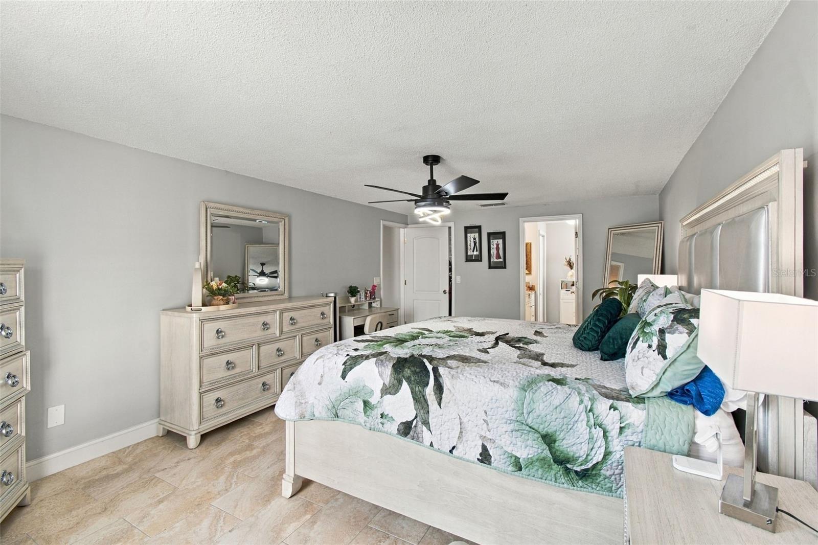 1325 OAKCREST DR