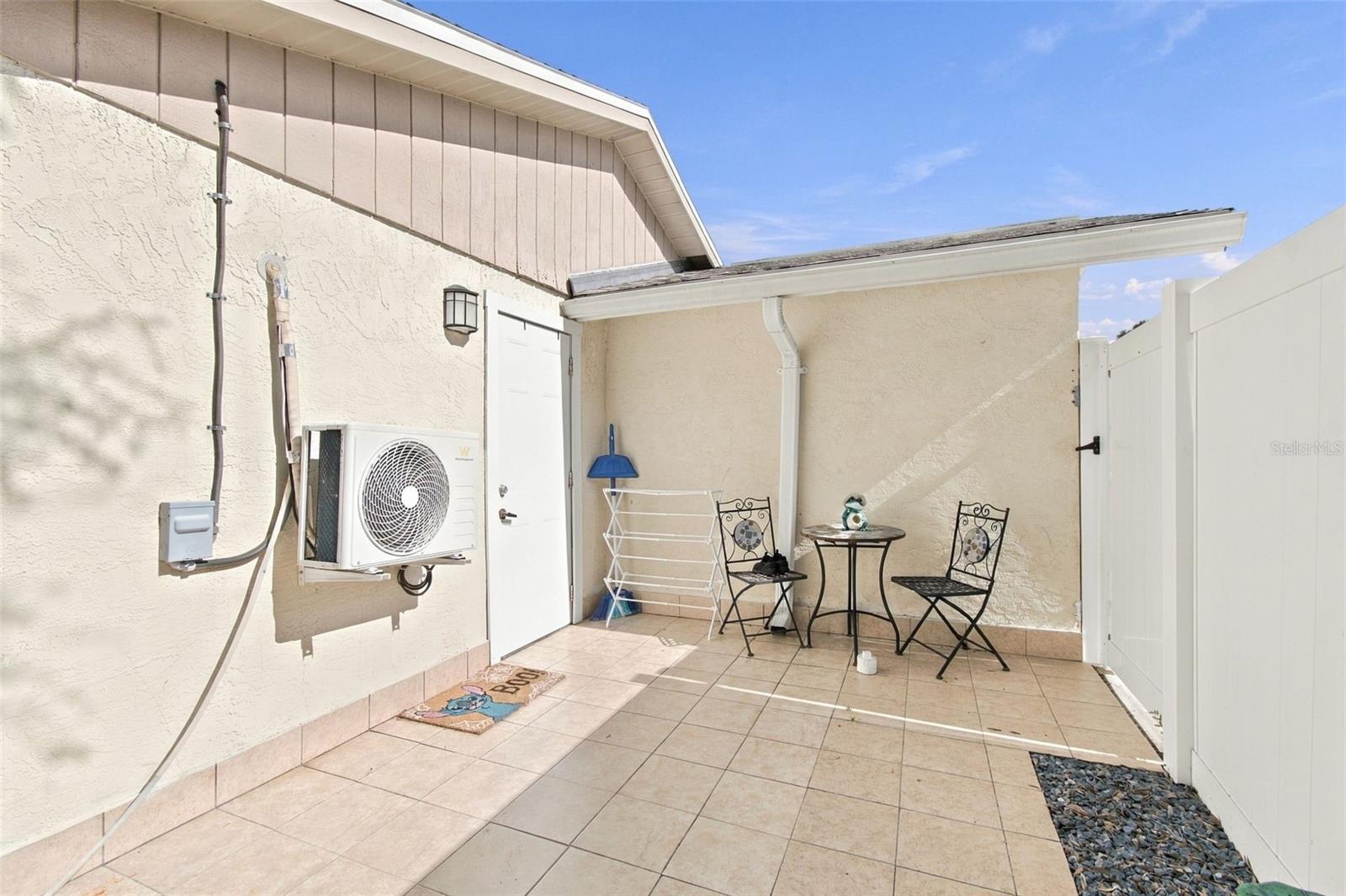 1325 OAKCREST DR