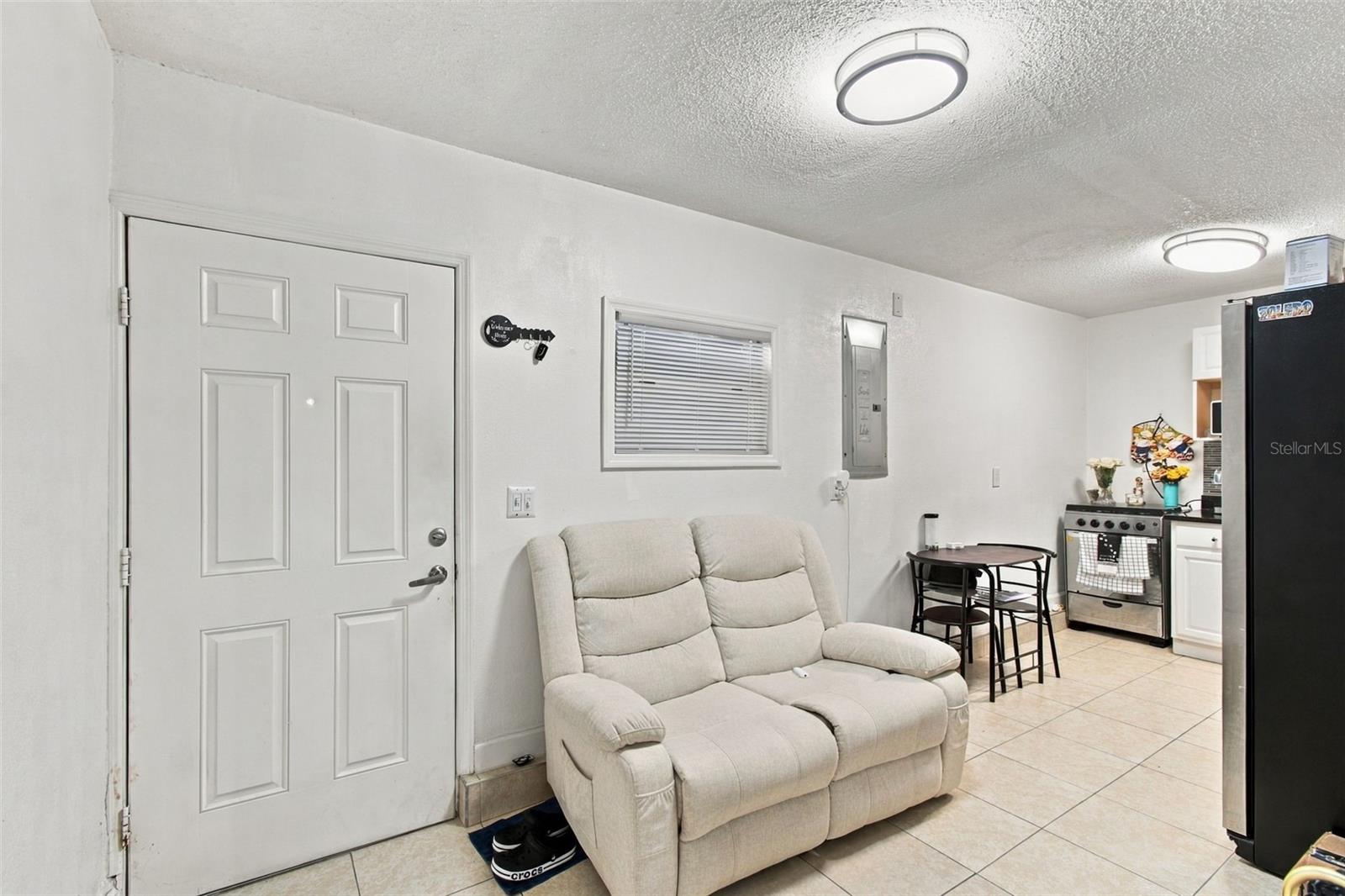 1325 OAKCREST DR