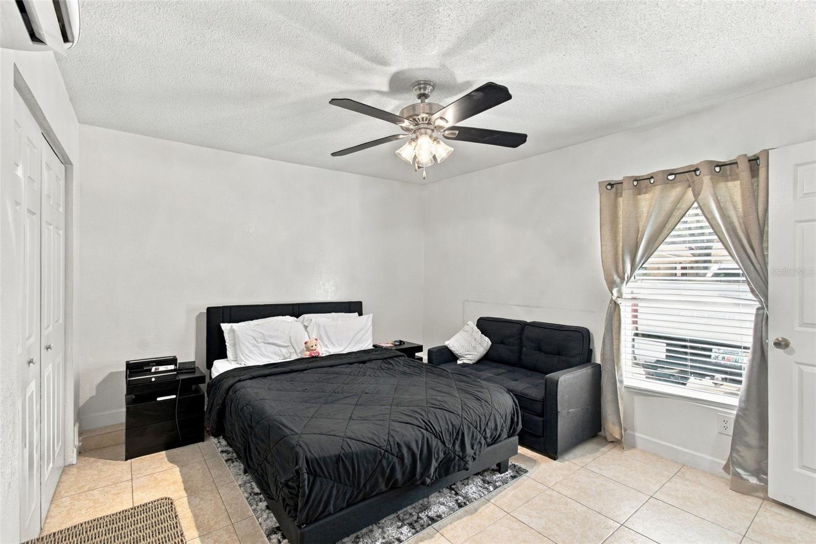 1325 OAKCREST DR