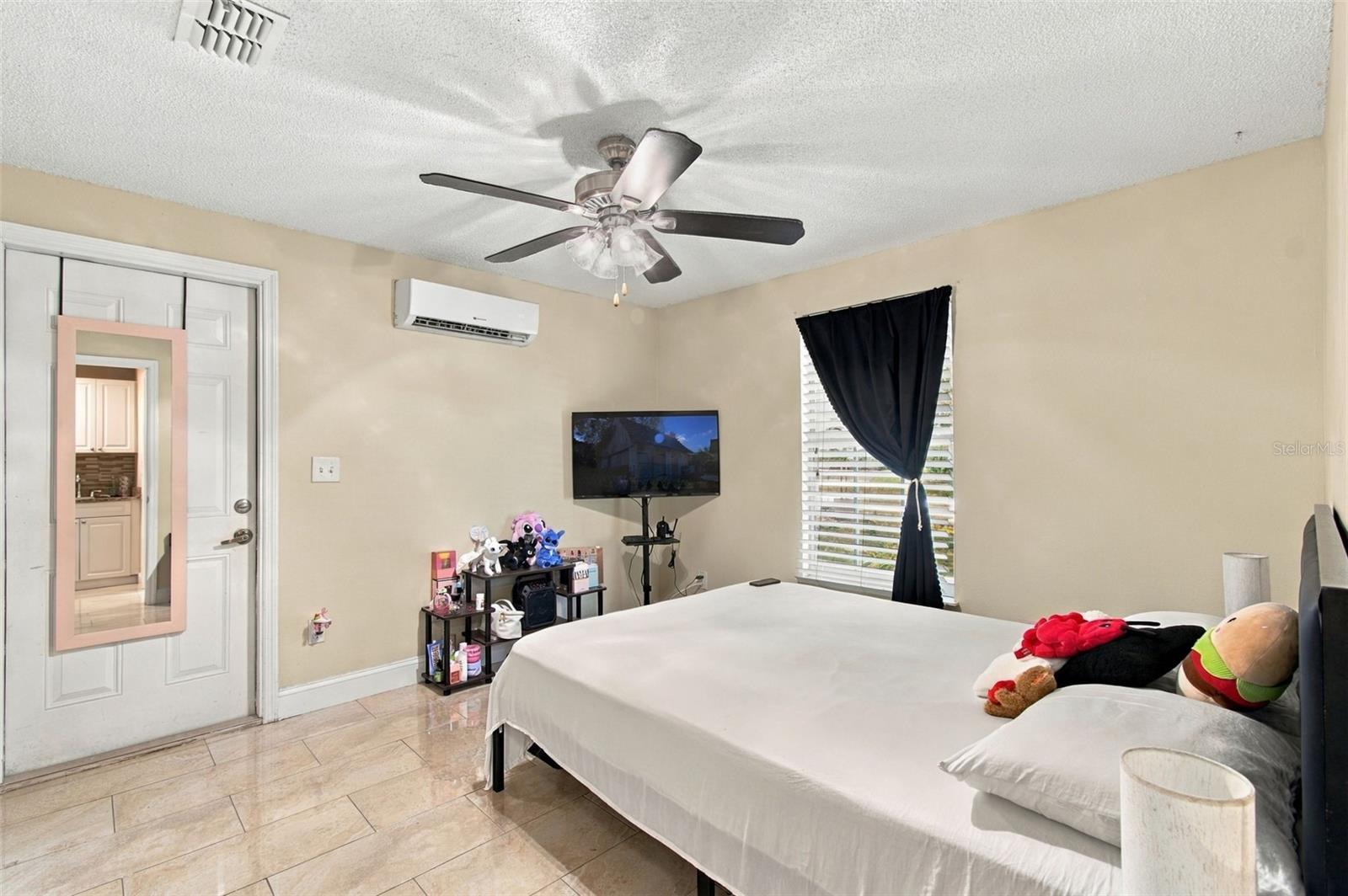 1325 OAKCREST DR