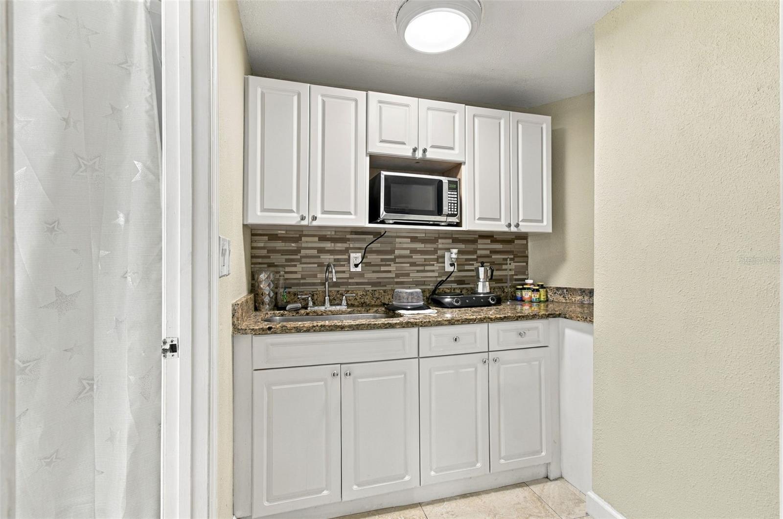 1325 OAKCREST DR