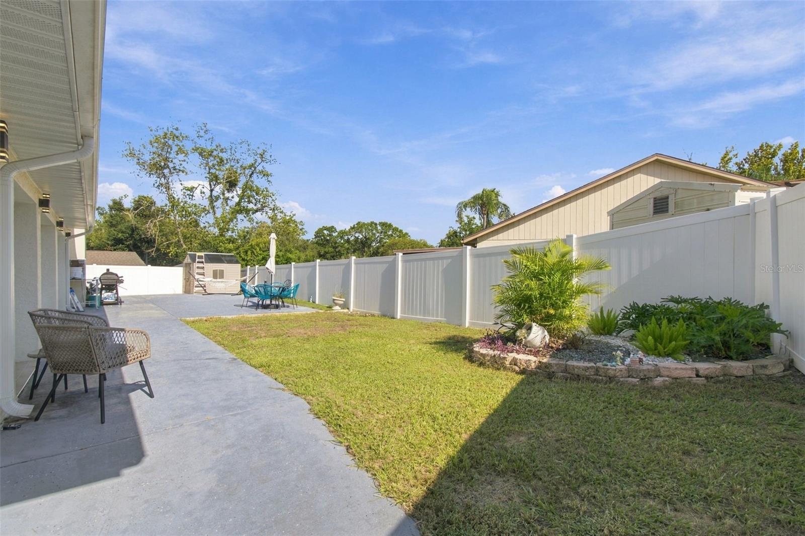 1325 OAKCREST DR