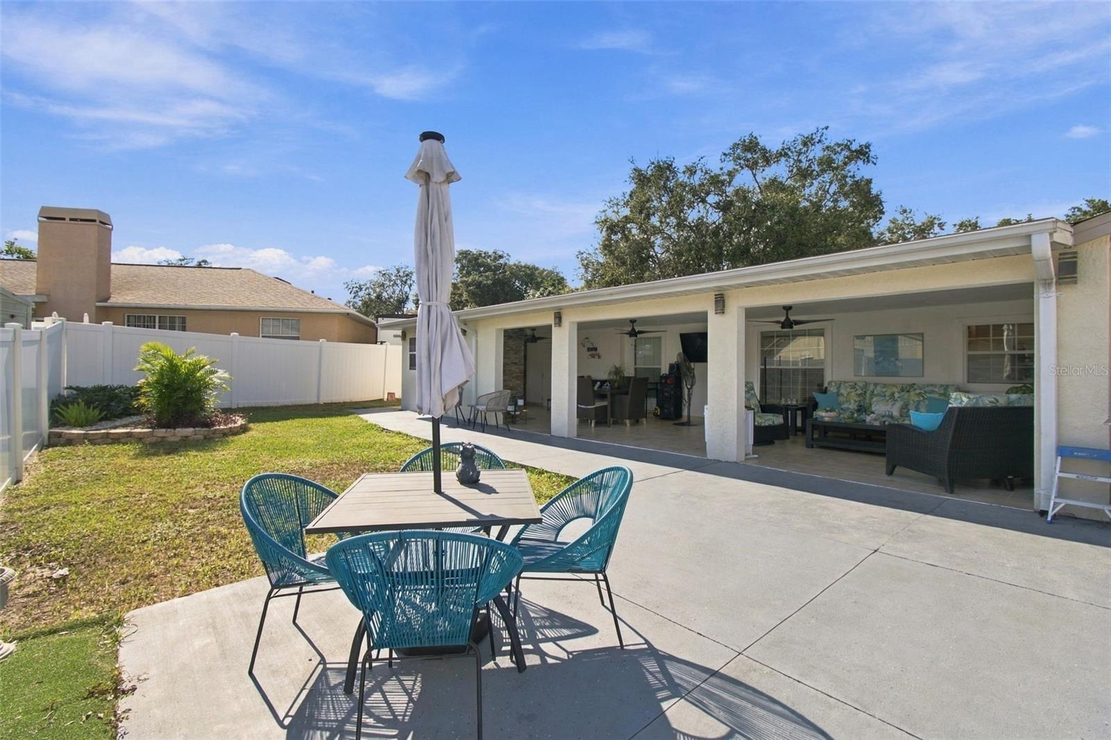 1325 OAKCREST DR