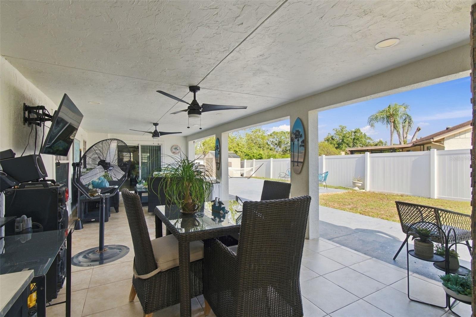 1325 OAKCREST DR