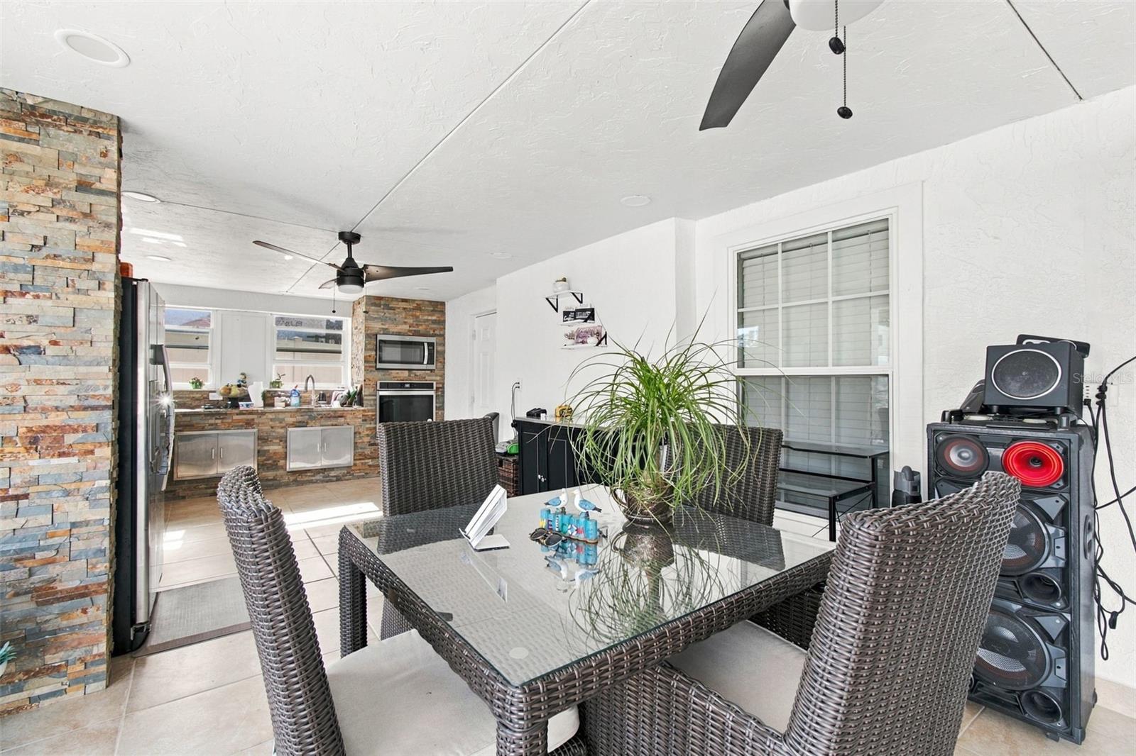 1325 OAKCREST DR