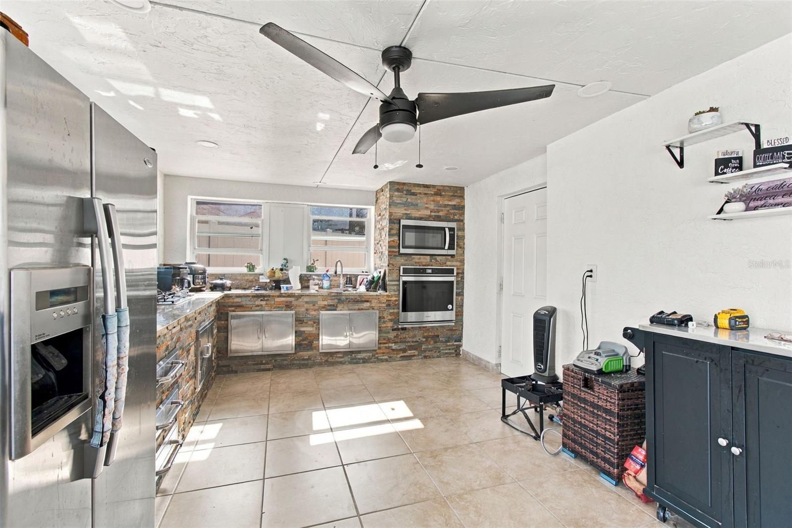 1325 OAKCREST DR