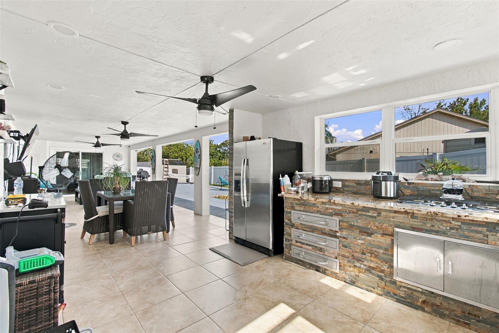 1325 OAKCREST DR