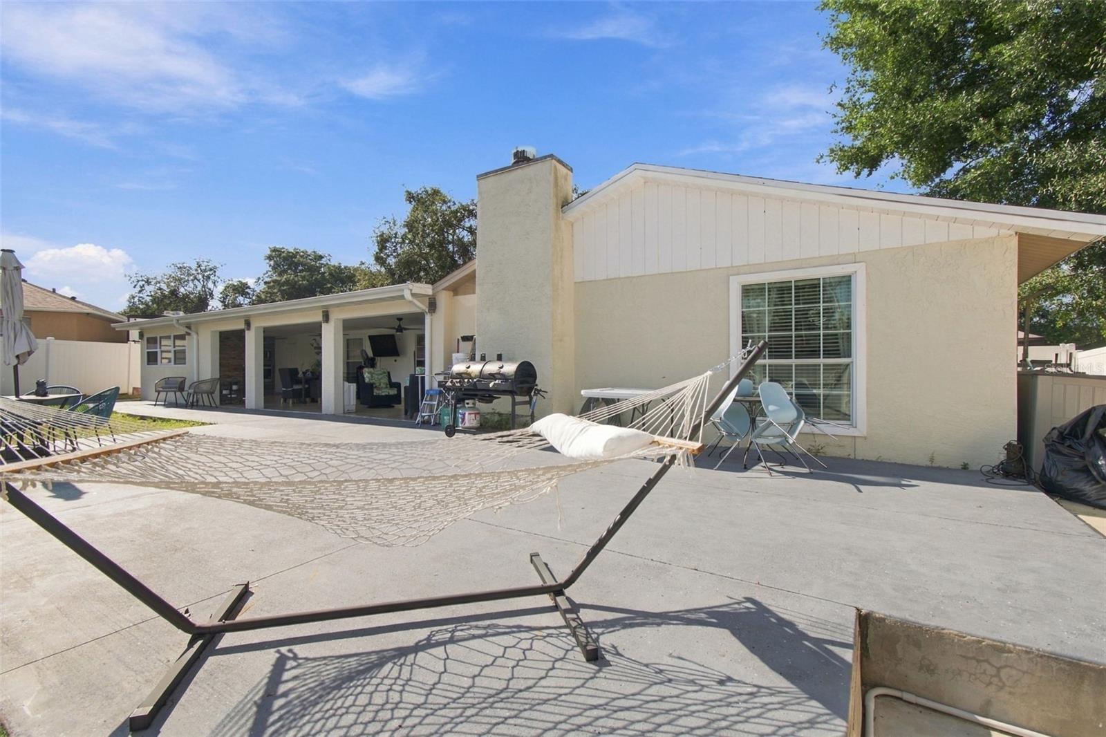 1325 OAKCREST DR