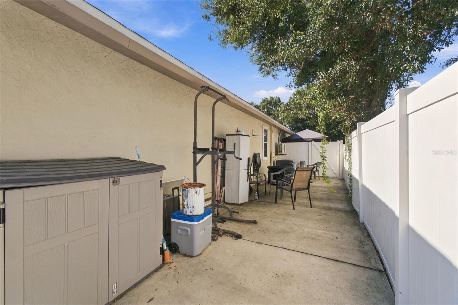 1325 OAKCREST DR