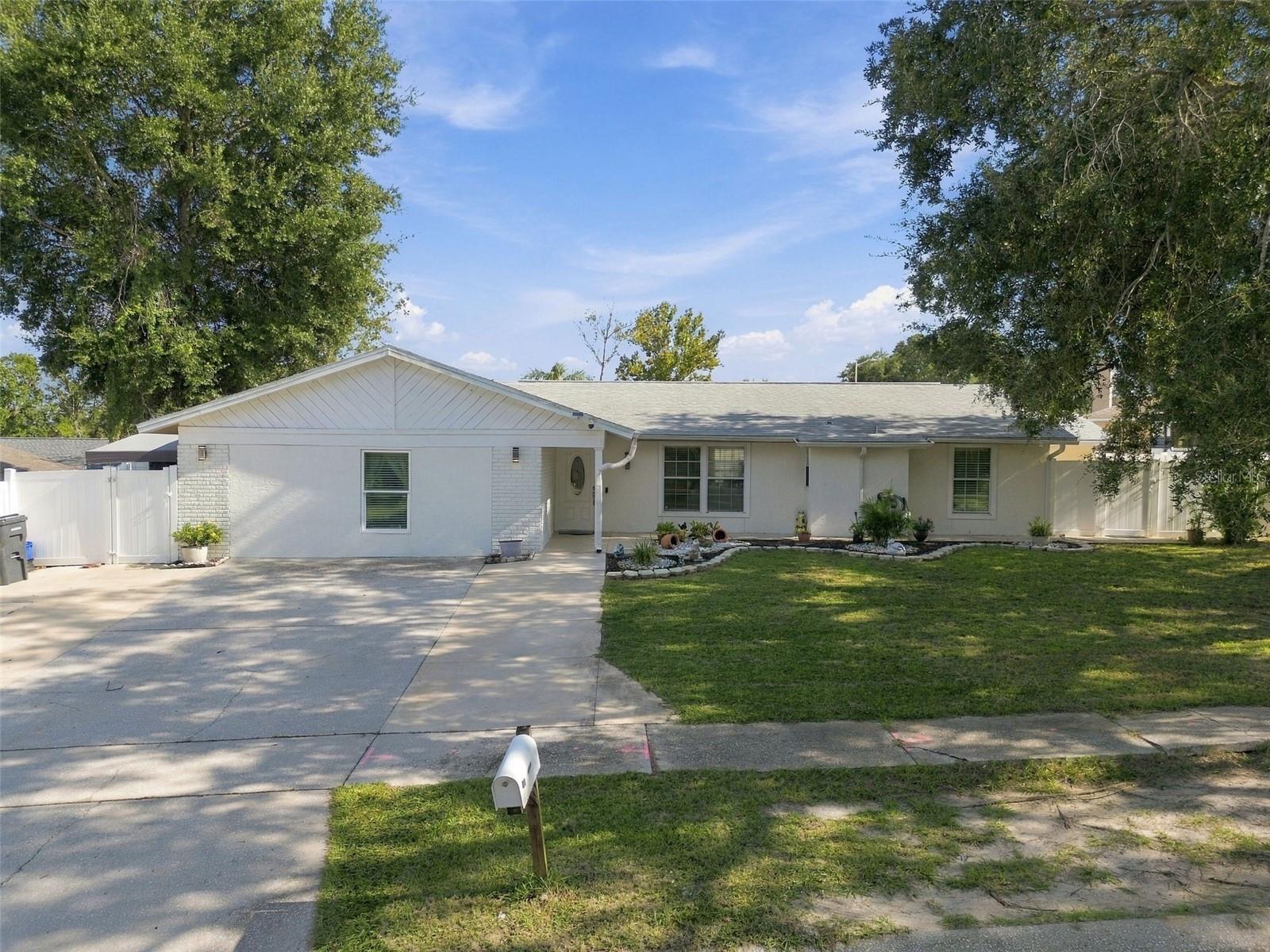 1325 OAKCREST DR