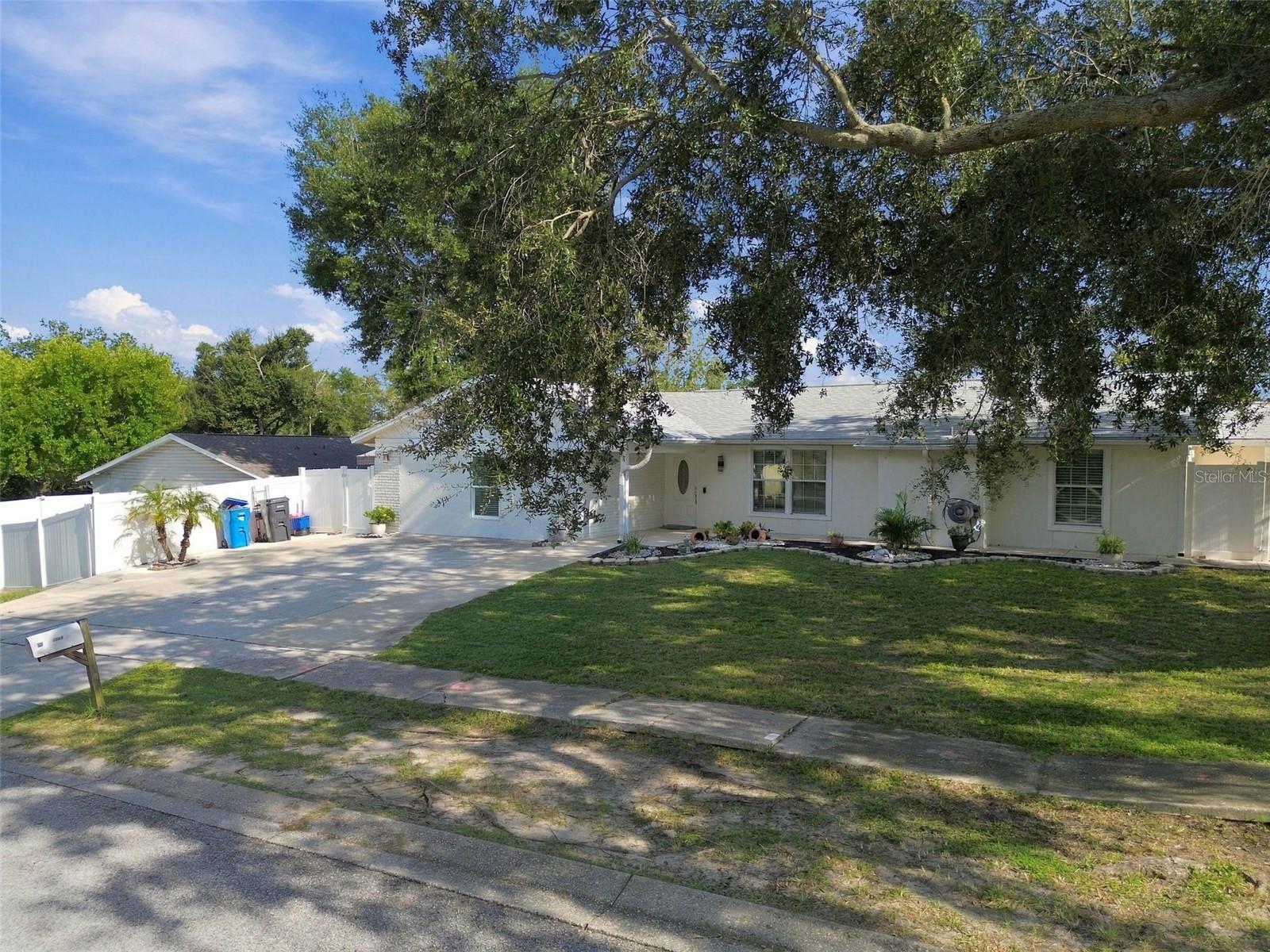 1325 OAKCREST DR