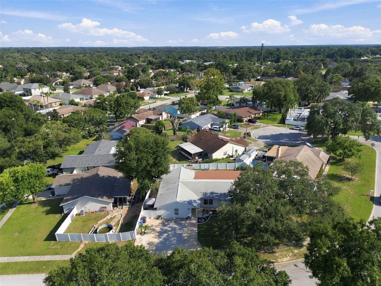 1325 OAKCREST DR