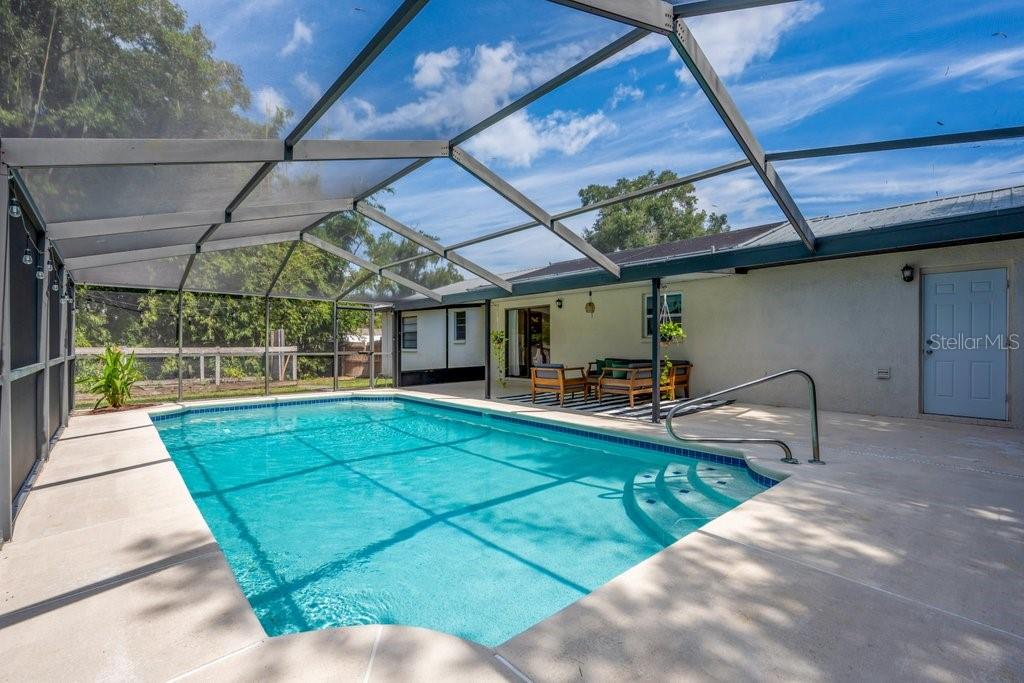 2223 ARCH MCDONALD DR