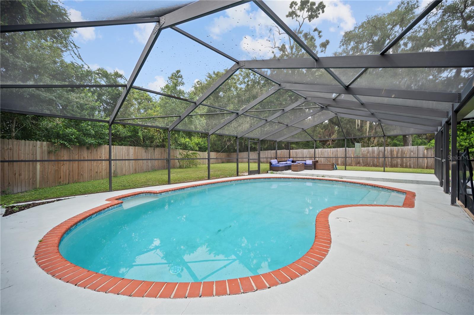 2041 SHADOW PINE DR
