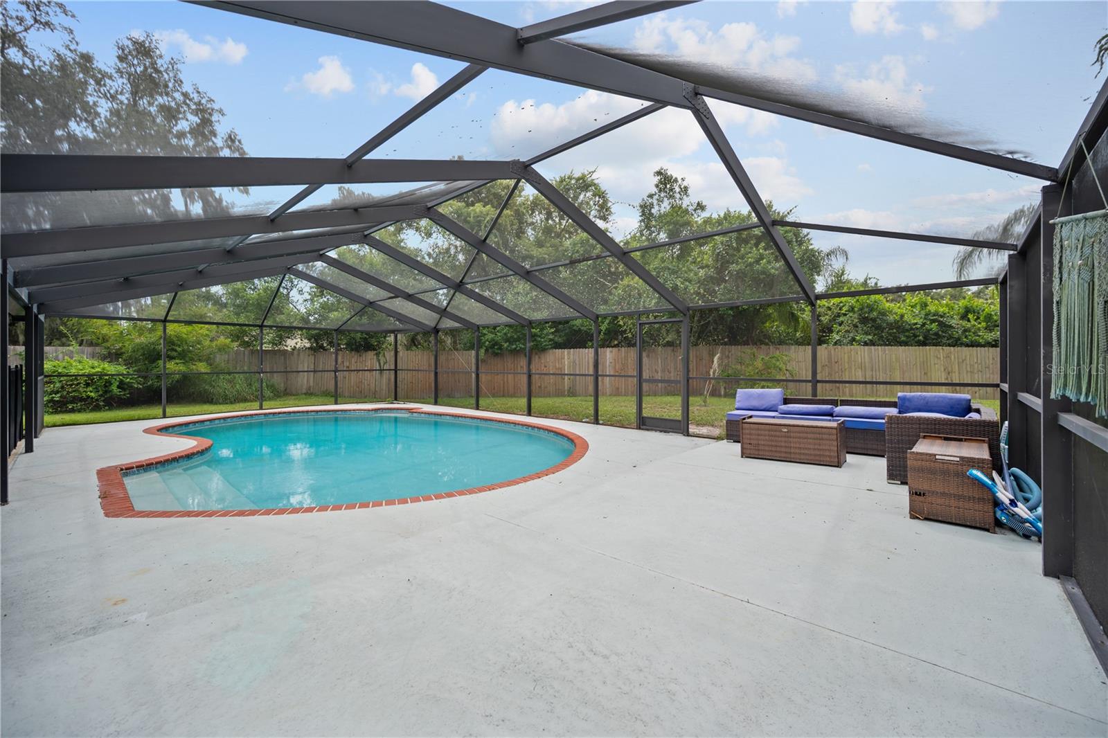 2041 SHADOW PINE DR