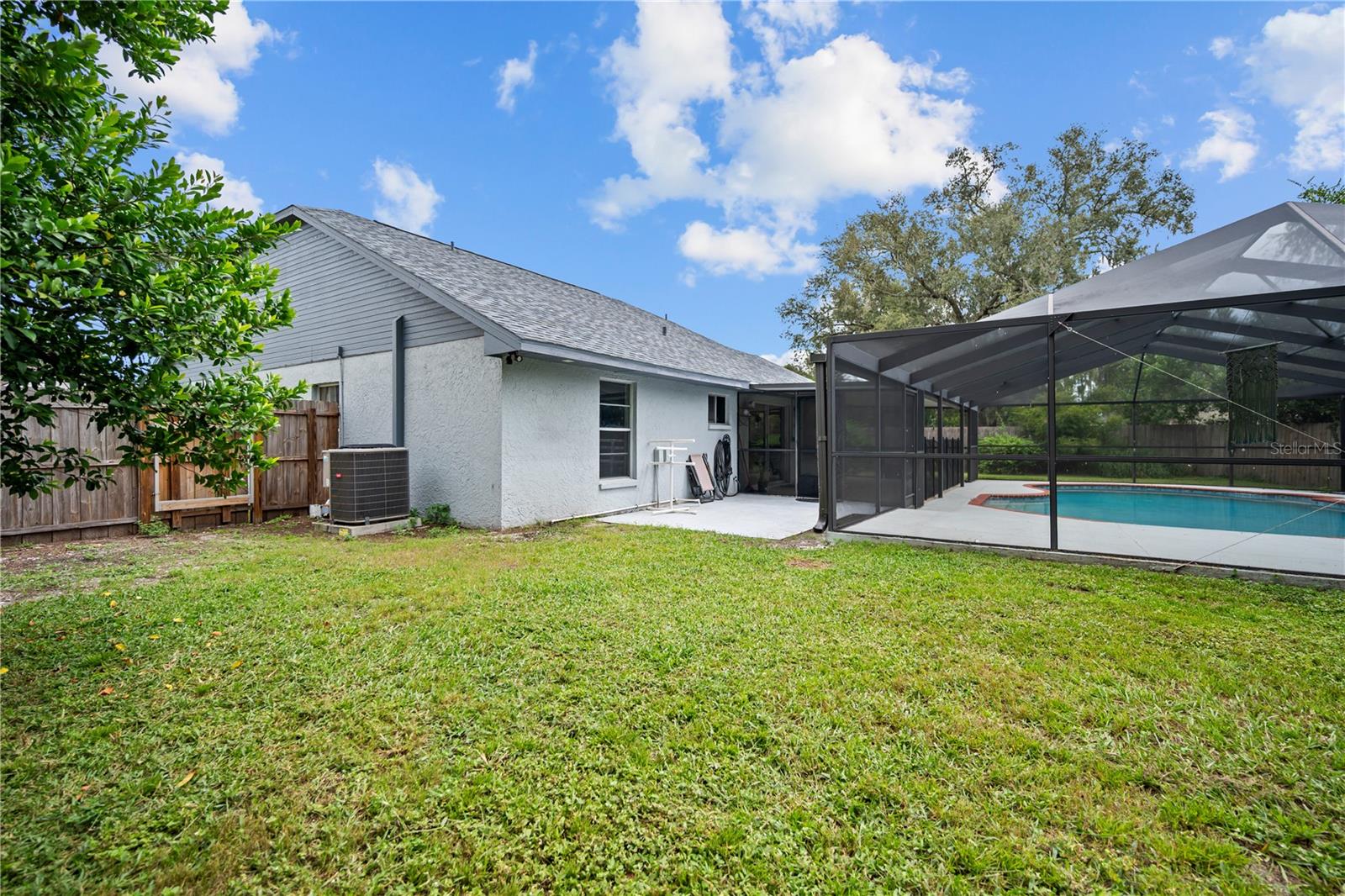 2041 SHADOW PINE DR