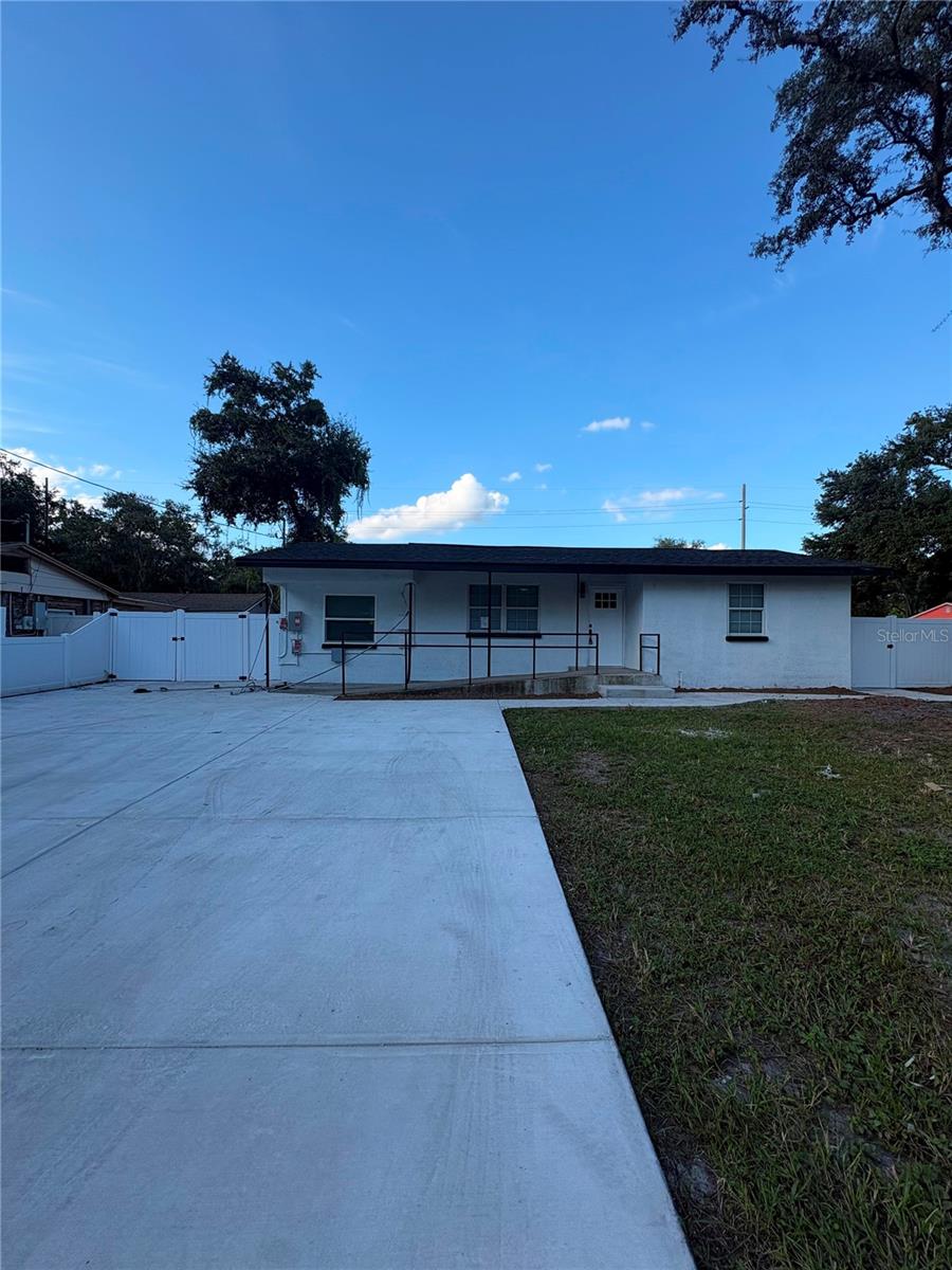 122 E 130th Ave, Tampa