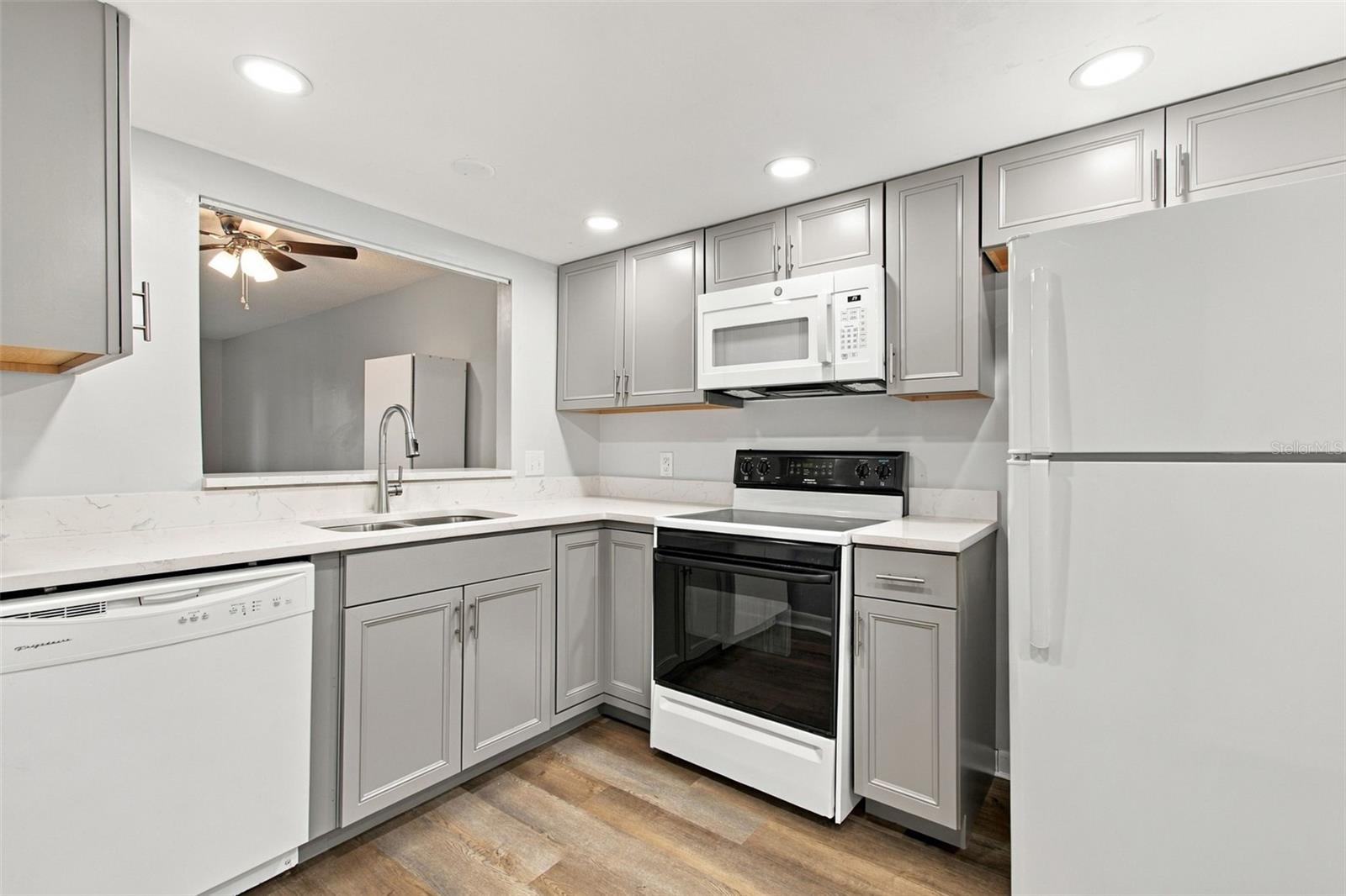 6340 NEWTOWN CIR #40A4