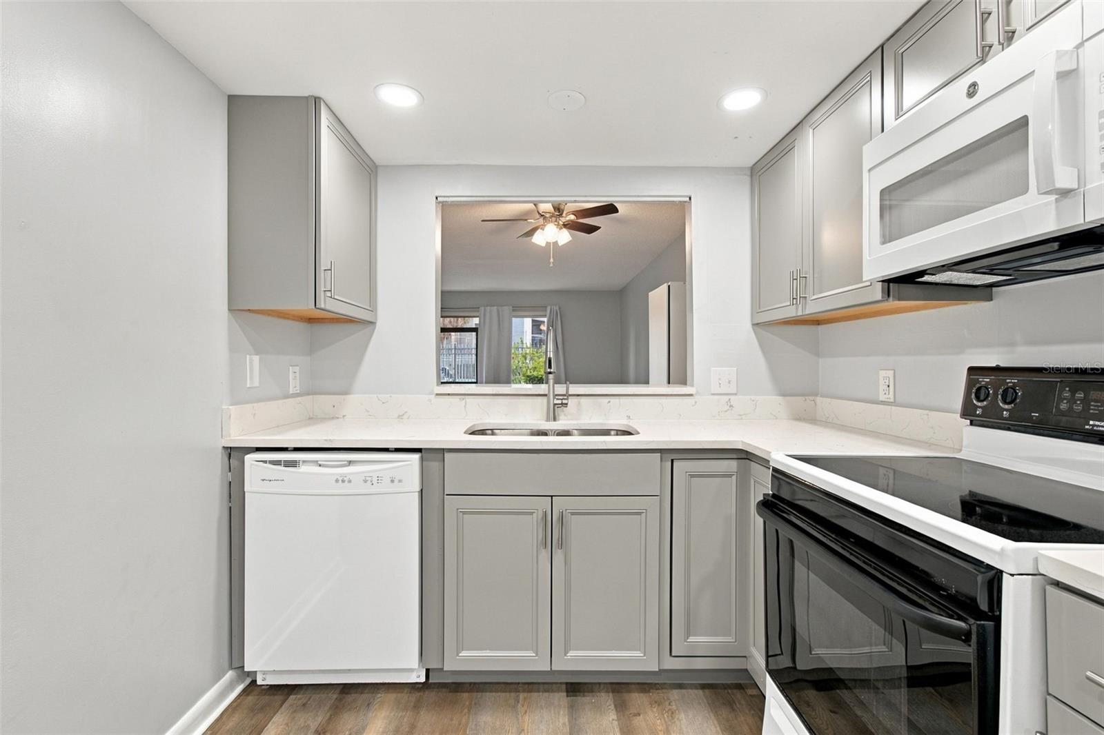 6340 NEWTOWN CIR #40A4
