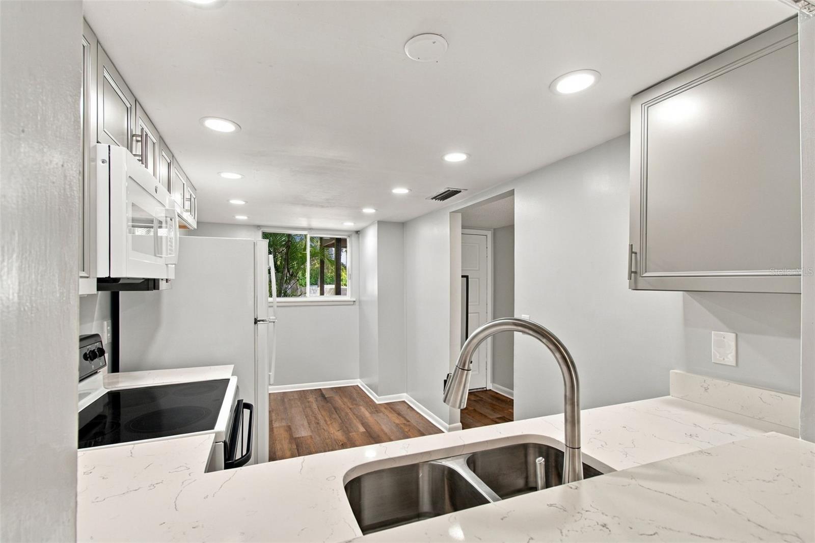 6340 NEWTOWN CIR #40A4