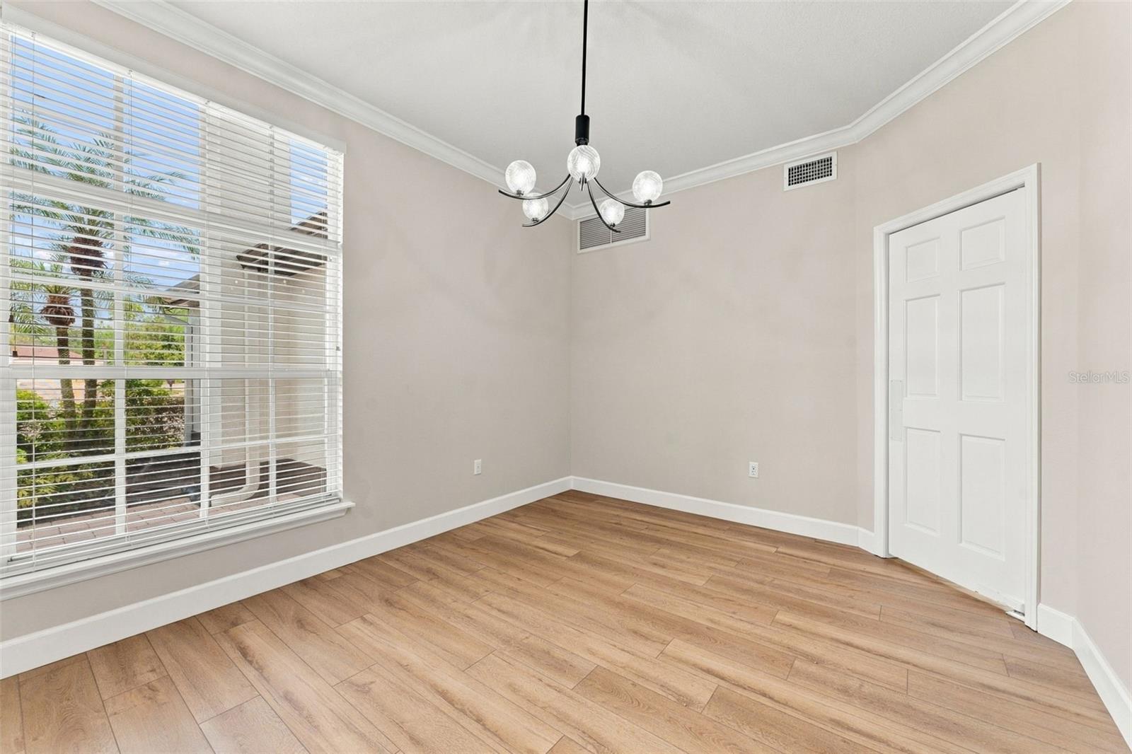 10102 VISTA POINTE DR