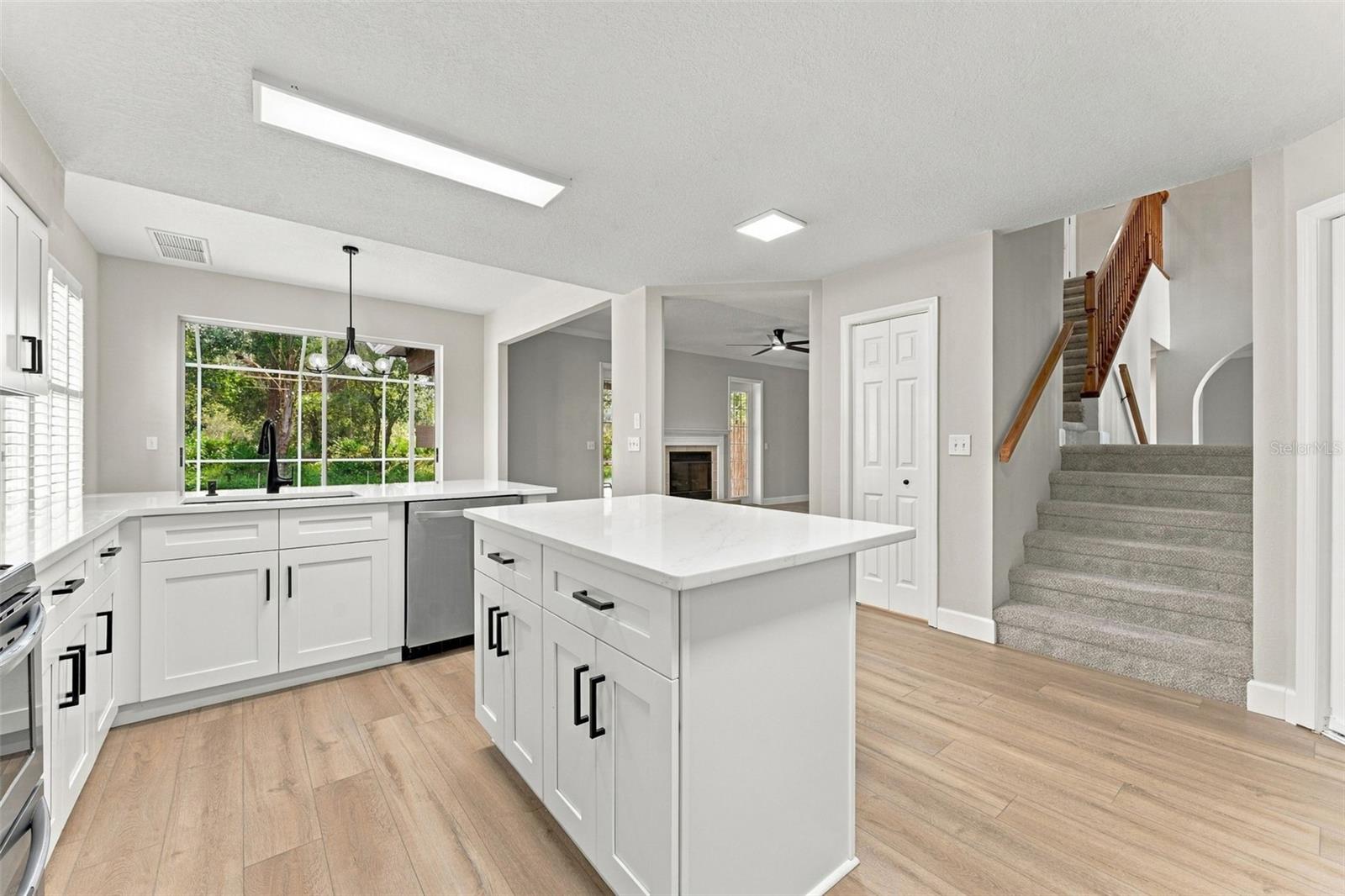 10102 VISTA POINTE DR