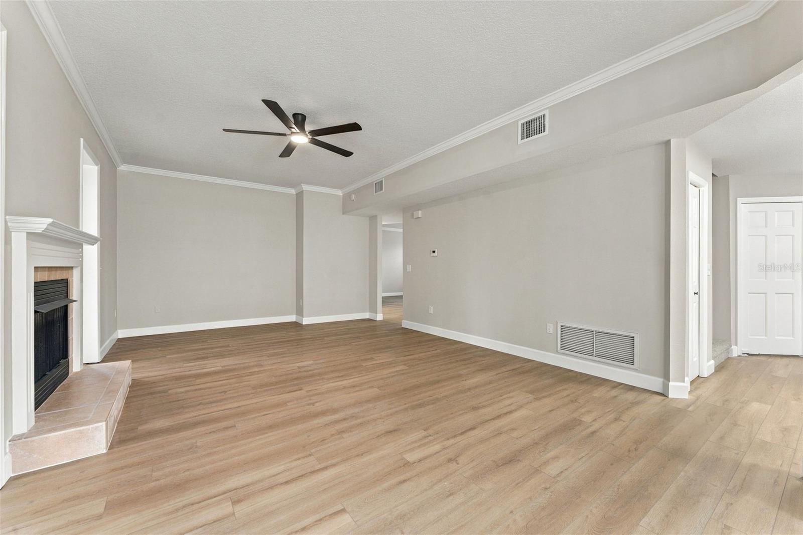 10102 VISTA POINTE DR