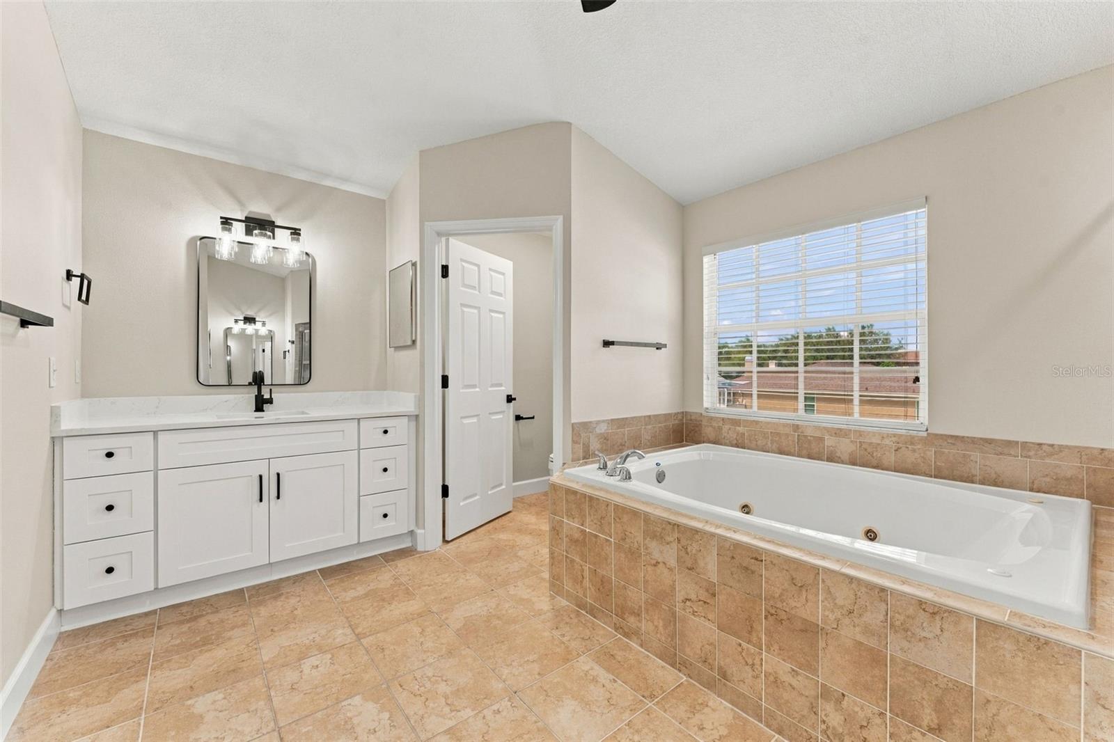 10102 VISTA POINTE DR
