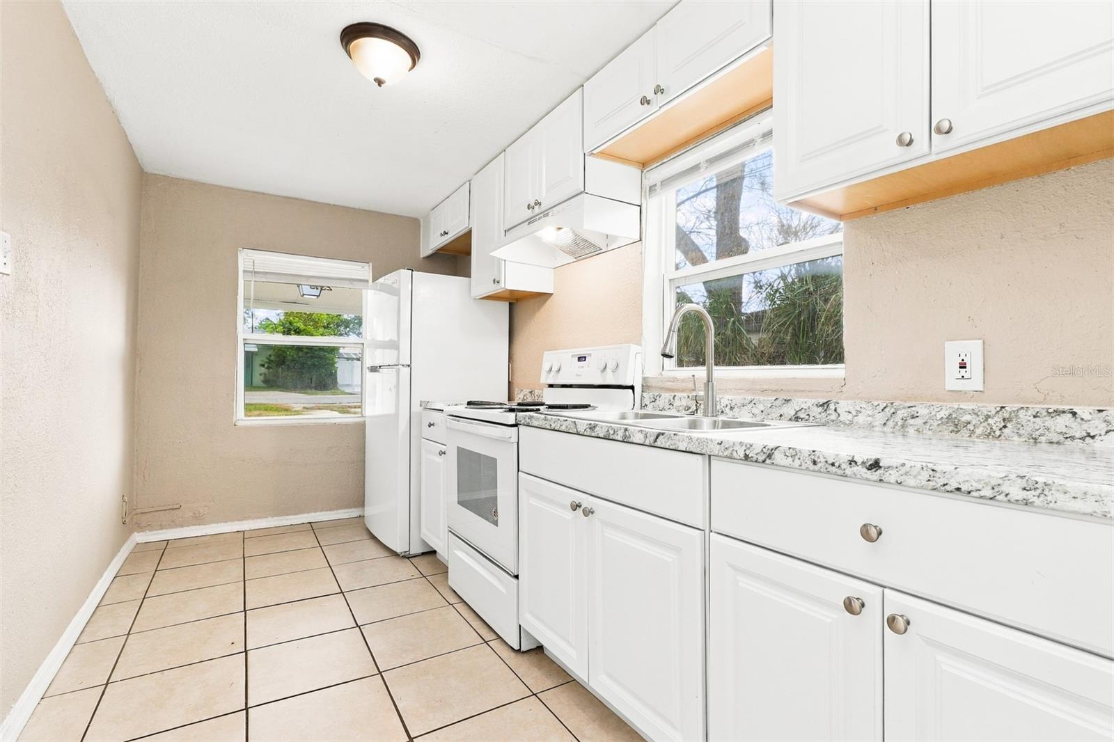 2313 W RIO VISTA AVE