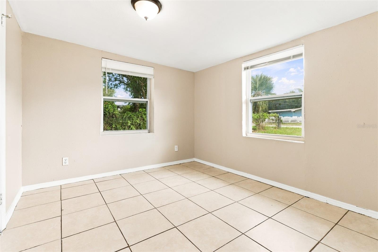 2313 W RIO VISTA AVE