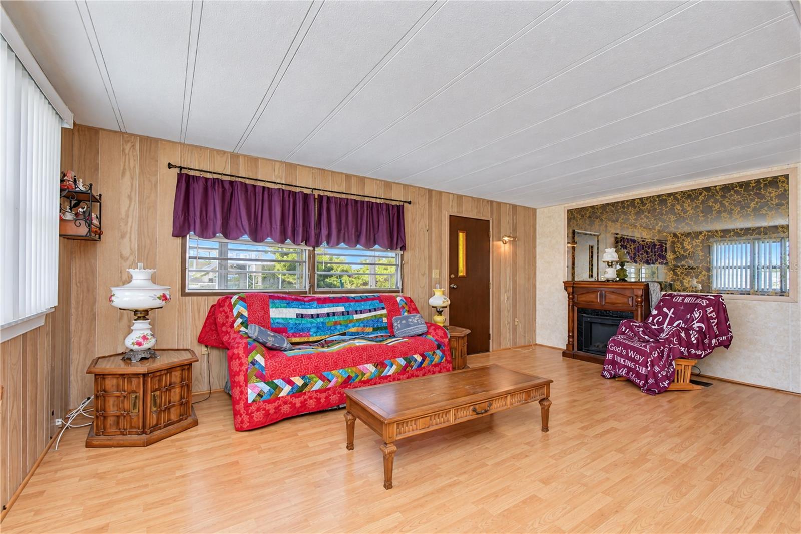 4710 WINDY LN